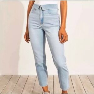 Hollister Ultra High Rise Mom Jean Foldover Waist Light Wash Relaxed Fit Size 1